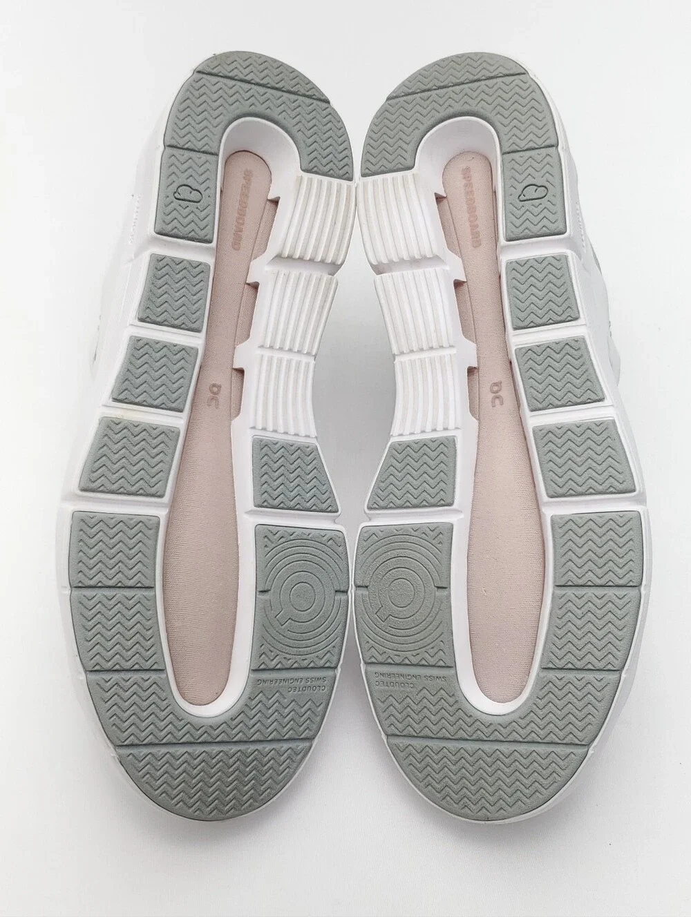 NEW On Running The Roger Advantage White Rosehip Tennis Shoes Women's Size 9